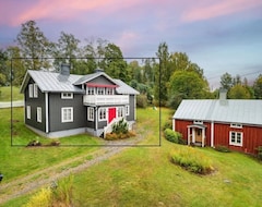 Koko talo/asunto Timrå Farmhouse, Large Villa 222sqm In Central Timrå Yet On A Private Location. (Timra, Ruotsi)