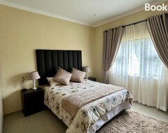 Toàn bộ căn nhà/căn hộ Six64 On Kingsway Apartments 2 (Amanzimtoti, Nam Phi)