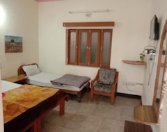 Hotel Yogi Lodge Khajuraho (Khajuraho, Hindistan)