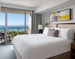 Хотел The Ritz-Carlton Residences Waikiki Beach (Хонолулу, САЩ)