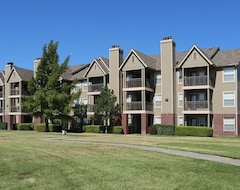 Entire House / Apartment Landing At Crown Chase Apartments - 1 Bedroom In Wichita (Wichita, USA)