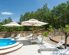 Toàn bộ căn nhà/căn hộ Guest House With Swimming Pool On Iso Farm (Vrlika, Croatia)