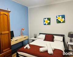 Koko talo/asunto Entire 5 Bed Austral Home (Liverpool, Australia)