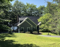 Hele huset/lejligheden Peaceful Waterfront Getaway Full Of Attractions Year Round! (Moultonborough, USA)