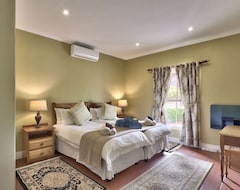 Entire House / Apartment Deluxe House, 2 Bedrooms, Kitchen, Mountain View (Nuwerus, South Africa)
