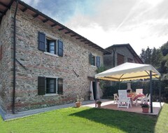 Toàn bộ căn nhà/căn hộ Villa in Castelnuovo Di Garfagnana with 7 bedrooms sleeps 14 (Castelnuovo di Garfagnana, Ý)