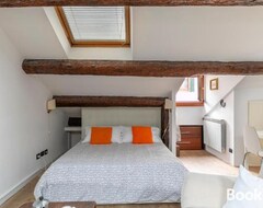 Hele huset/lejligheden Nice Lovely Attic For 4 Person With Wifi - A/c (Mestre, Italien)