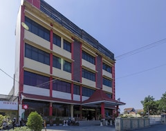 Hotel RedDoorz Plus near Grage City Mall (Cirebon, Indonesia)