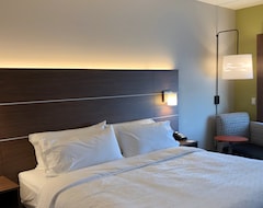 Hotel Holiday Inn Express & Suites Springfield (Springfield, USA)