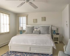 Toàn bộ căn nhà/căn hộ Charming & Bright Beach House - Owners Special - Take $1300 Off June Weeks (Barnstable, Hoa Kỳ)
