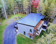 Entire House / Apartment Cosmos Luxury Residence - Cosmos Acces To Lake Memphremagog - Spa - 10 People - 4 Rooms (Stanstead, Canada)