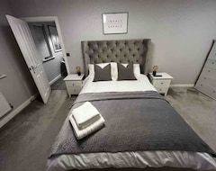 Toàn bộ căn nhà/căn hộ The Owlet’s Nest - High Comfort 4 Bd House To Rent (Standish, Vương quốc Anh)