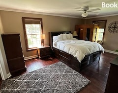 Koko talo/asunto Large Home With Pool & 7 Bedrooms; Sleeps 21 (Fort Washington, Amerikan Yhdysvallat)