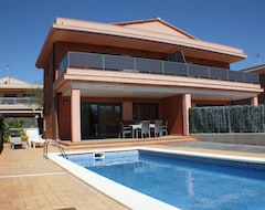 Tüm Ev/Apart Daire House With Private Pool In Front Of The Beach At 50 Mt, Satellite Tv And Free Wifi (La Ampolla, İspanya)