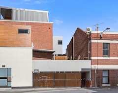 Koko talo/asunto Stunning Warehouse Apartment With Parking - Walk Salamanca & Mona Ferry (Hobart, Australia)