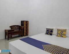 Khách sạn OYO 92118 Alif House Syariah 2 (Kediri, Indonesia)