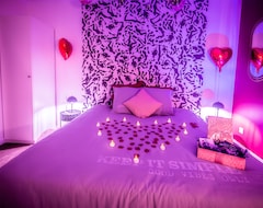 Hotel Lovesparadise -suite Le Secret (Mouroux, France)