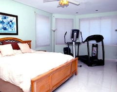 Entire House / Apartment Paradise Island Getaway Condominium (New Providence, USA)