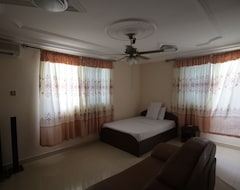Pensión X-Class Guesthouse (Cape Coast, Ghana)