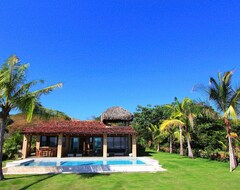 Entire House / Apartment Pan031 - Beachfront Luxury Villa In Playa Venao, Panama (Oria Arriba, Panama)