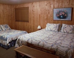 Toàn bộ căn nhà/căn hộ Holds Small Or Large Groups, Sleeps Up To 40, 8 Bedrooms, Separate Basement Suit (Mountain, Canada)