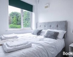 Koko talo/asunto Windsor House 3 Bedroom Sleeeps 8 (Manchester, Iso-Britannia)