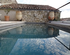 Cijela kuća/apartman Charming House With View, Swimming Pool And Sauna. (Caseneuve, Francuska)