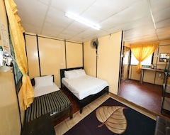 Khách sạn Oyo 90960 Rajawali Dcabin Chalet Room (Kuala Terengganu, Malaysia)