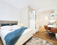 Apart Otel UberFluss Serviced-Apartments (Bremen, Almanya)