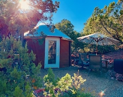 Toàn bộ căn nhà/căn hộ Artista Del Sol Small House At Sunny Mellow Eco Villa (Tijeras, Hoa Kỳ)