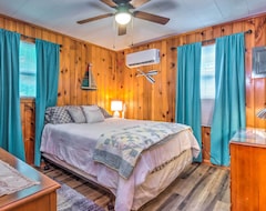 Hele huset/lejligheden New! Cozy Kentucky Cabin W/ Sunroom, Yard & Views! (Bonnieville, USA)