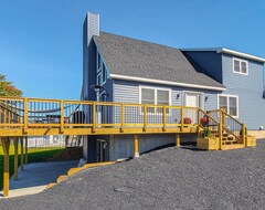 Toàn bộ căn nhà/căn hộ Waterfront Home On Lake Champlain With Pool, Hot Tub, Dock, Kayak & Canoe (North Hero, Hoa Kỳ)
