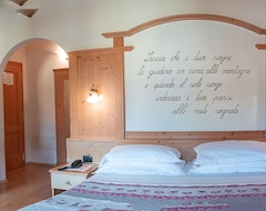 Pansiyon Hotel Garni Sant'Antonio Con Spa (Madonna di Campiglio, İtalya)