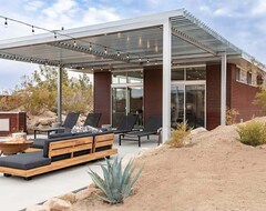 Koko talo/asunto Homestead Modern No. 1: Modern Home With Hot Tub, Cowboy Tub, Outdoor Showers. (Pioneertown, Amerikan Yhdysvallat)