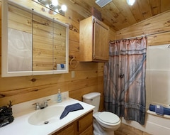 Entire House / Apartment Comfortable And Cozy Two Bed One Bath Cabin Nestled In The Kiamichi Mountains (Talihina, USA)
