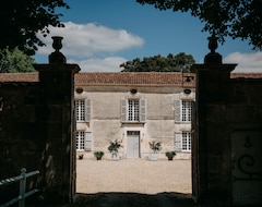 Cijela kuća/apartman Beautiful Residence With Swimming Pool On The Banks Of The Charente (Bourg-Charente, Francuska)