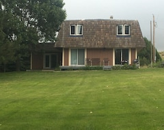 Entire House / Apartment 5 Bedroom Lake House on Lake McConaughy - Great for families or group gatherings (Oshkosh, USA)