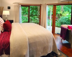 Bed & Breakfast Moon Gate Villa (Kerikeri, Novi Zeland)