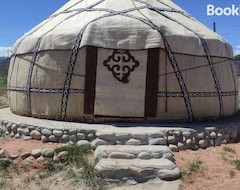 Camping Guest house and Yurt camp "Ailuu" (Naryn, Kirguistán)