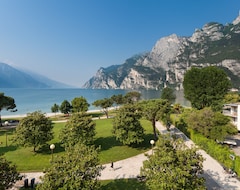 Khách sạn Hotel Bellariva (Riva del Garda, Ý)