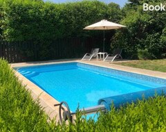 Toàn bộ căn nhà/căn hộ Daisy Cottage With Swimming Pool (Le Mesnil-Gilbert, Pháp)
