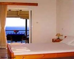 Hotel Sifis (Loutro, Yunanistan)