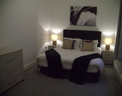 Entire House / Apartment Two Bedroom Apt -the Old Embassy (Kingston-upon-Hull, United Kingdom)