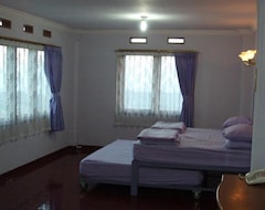 Hotel Vila Ungu Lantai 1 - 2 (9 Bedroom) Max. 36 Paxs (Paringin, Indonesia)