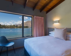 Toàn bộ căn nhà/căn hộ The Bay House - Stunning Lakefront Accommodation With Hot Tub 5 Min Walk To Town (Queenstown, New Zealand)