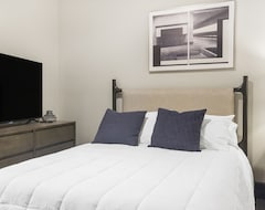 Koko talo/asunto Modern Apartment In Prime Location (id9126x68) (Mobile, Amerikan Yhdysvallat)