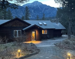 Tüm Ev/Apart Daire Beautiful And Bright 4 Bdrm Chalet. Extreme Comfort Surrounded By Nature’s Best! (Pemberton, Kanada)