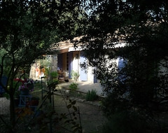 Toàn bộ căn nhà/căn hộ Pretty Provençal House In The Heart Of Lubéron, With Swimming Pool (Ménerbes, Pháp)