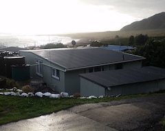 Entire House / Apartment Ngawi Coastal Kiwi Bach (Palliser, New Zealand)