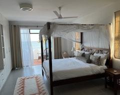 Toàn bộ căn nhà/căn hộ Stunning 5 Bedrooms Villa Directly On The Beach (Kikambala Beach, Kenya)